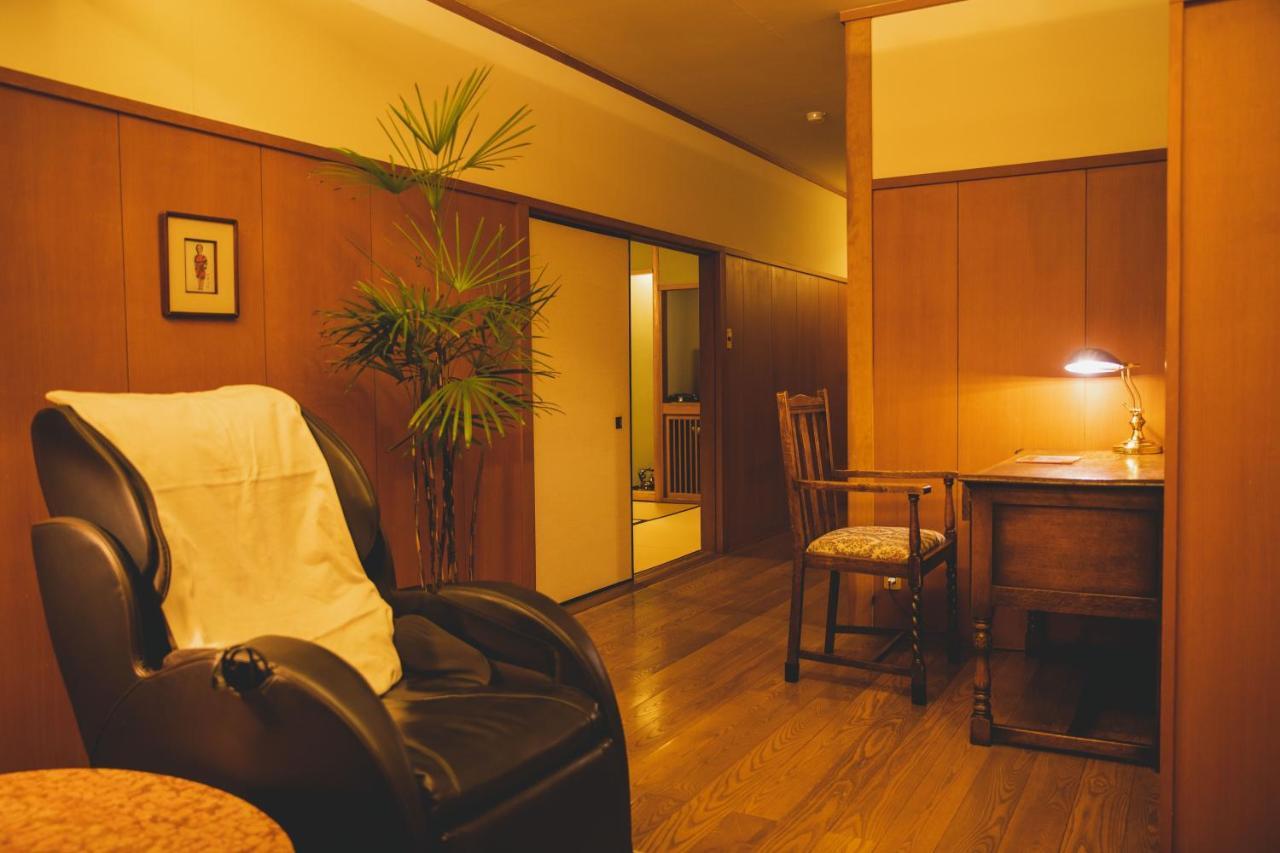 Arima Onsen Tocen Goshobo Hotell Kobe Exteriör bild A room at a love hotel in Tokyo