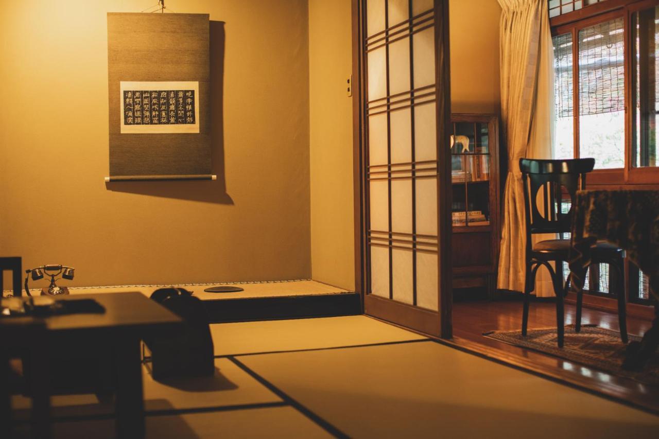 Arima Onsen Tocen Goshobo Hotell Kobe Exteriör bild A traditional Japanese room with a shoji