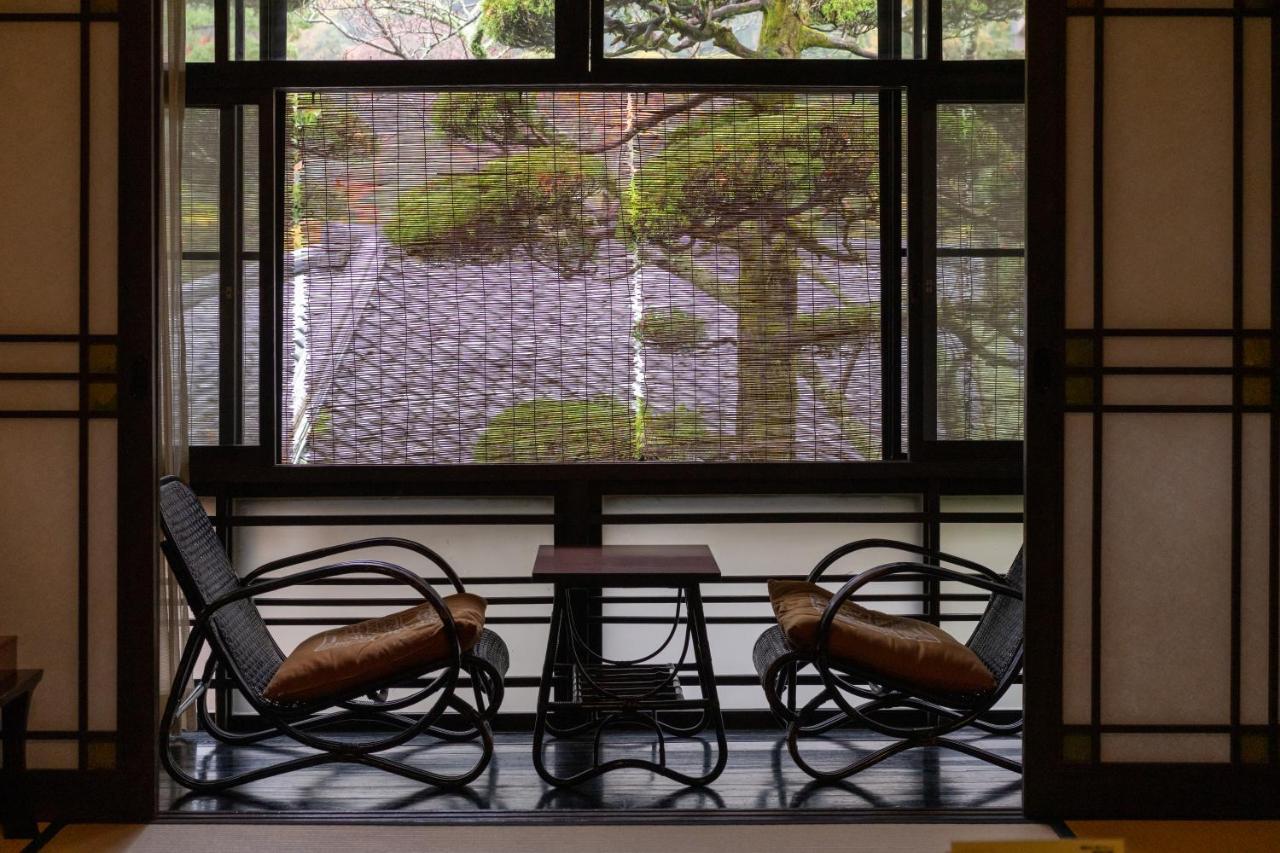Arima Onsen Tocen Goshobo Hotell Kobe Exteriör bild A shōji window