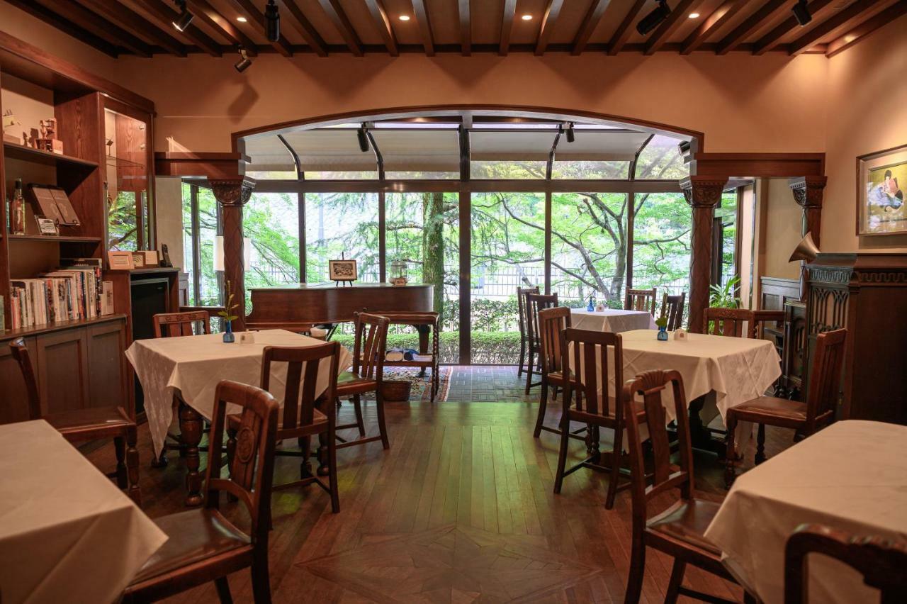 Arima Onsen Tocen Goshobo Hotell Kobe Exteriör bild Interior of a French restaurant in Tokyo